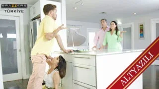 Kıskanç Anne, Kadını kızının Sevgilisini Paylaşıyor